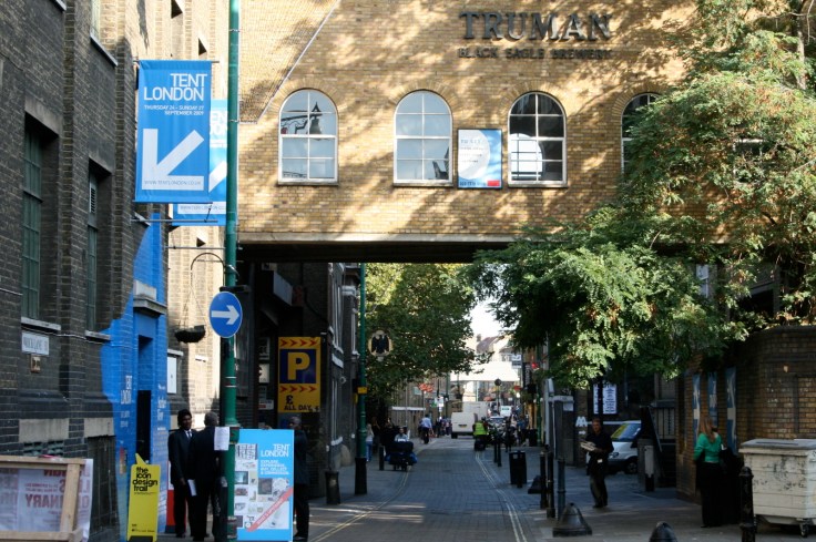 Arrived at Tent Friday am, Brick lane deserted. No-one in London seems to do anything before 10am, it's very odd.