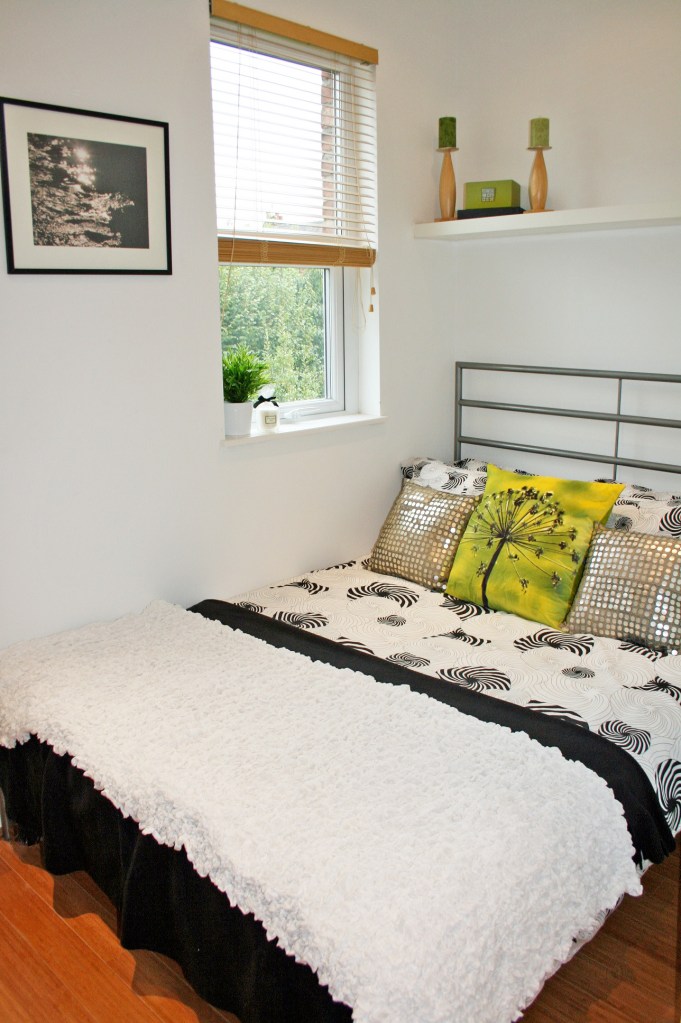 The green / monochrome theme worked far better :-)