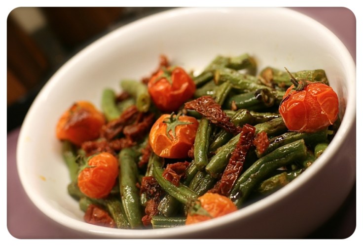 Green beans with sun-dried tomatoes & roasted cherry tomatoes
