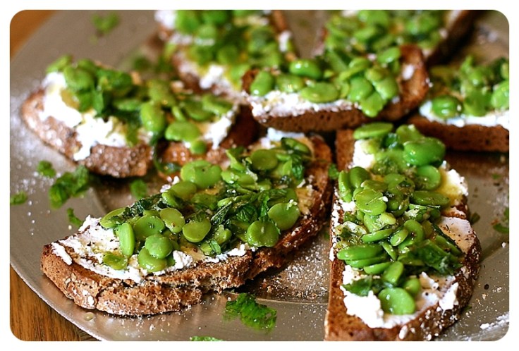 Polpo's broad bean, mint & ricotta bruschetta