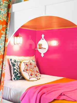 Hot pink gloss wall