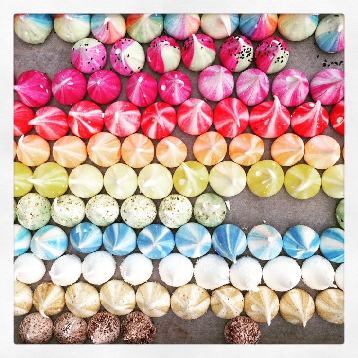 moregeous-colourful-meringue-kisses