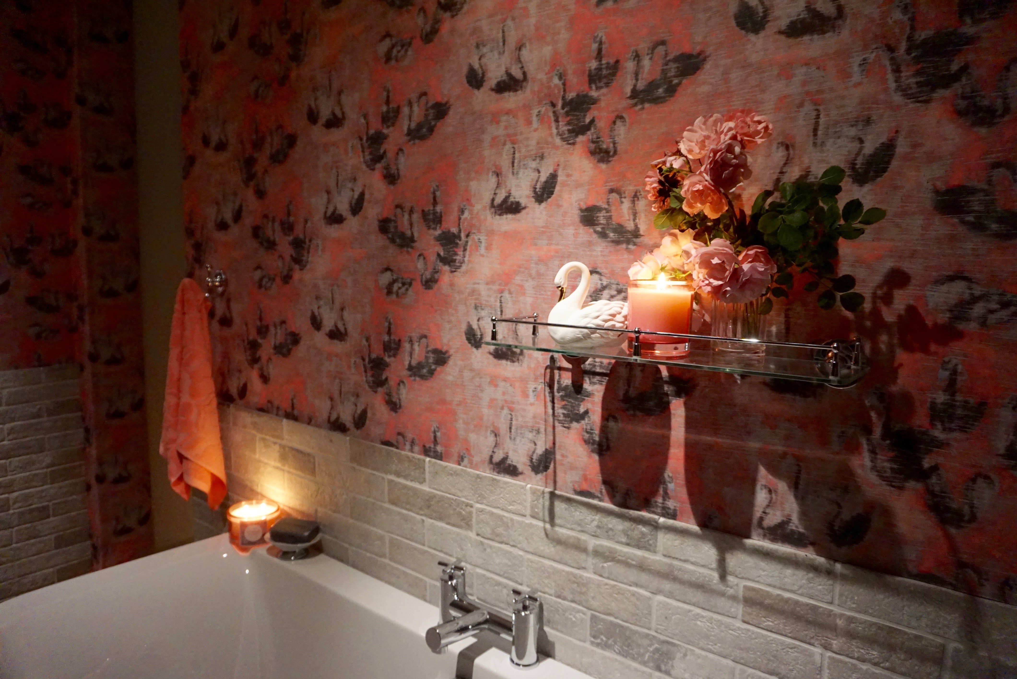 Feathr Swan Lake on Moregeous with Vardo Accessories